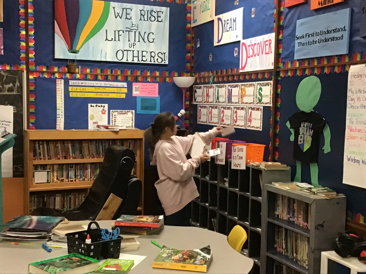 abileneisd_sci's tweet photo. Students in Ms. Baidas class at Jackson Elementary enjoyed a relay race to practice earth's rotation and revolution. https://t.co/gYnRWh6C4z