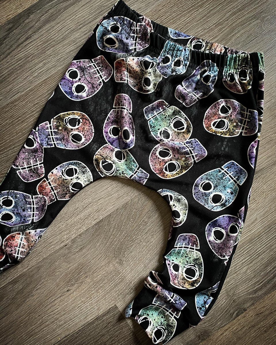 alice_and_harry's tweet photo. Concrete skulls  🖤 online now as part of our alternative collection #Handmade #ShopSmall #ShopSmallUK #TheHarryCollection #MumBlog #MumBloggersUK #ConcreteSkulls #AlternativeKids https://t.co/OQaHPt6q1X