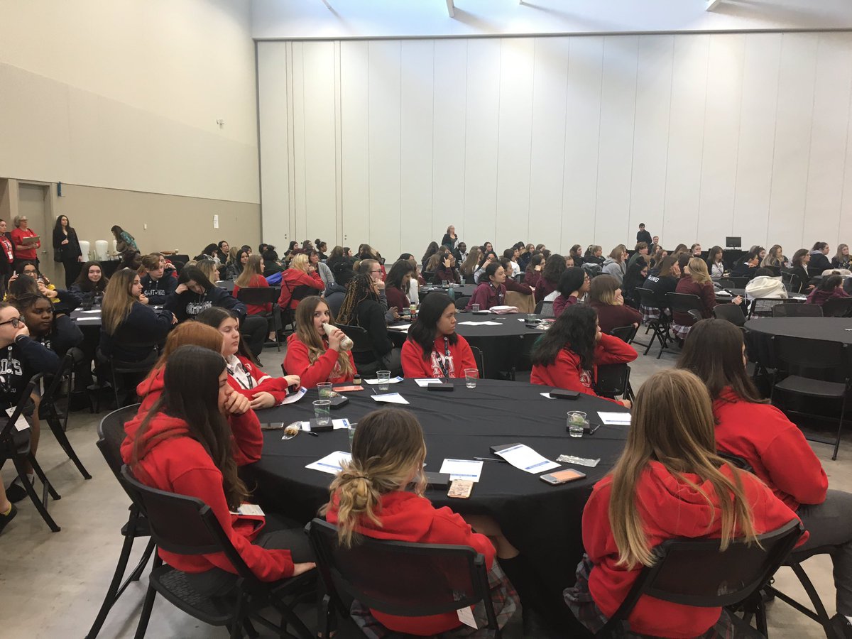 niagaracollege's tweet photo. Bring your questions, theyโve got the answers ๐ฉโ๐๐ง๐ฝโ๐ญ๐ง๐ฟโ๐ง๐ฉ๐ผโ๐จ! Female mentors are leading a Q&A panel at the Young Womenโs Career Exploration event taking place now at @sccniagara. #Niagara #STEMb https://t.co/qZEFzbut20