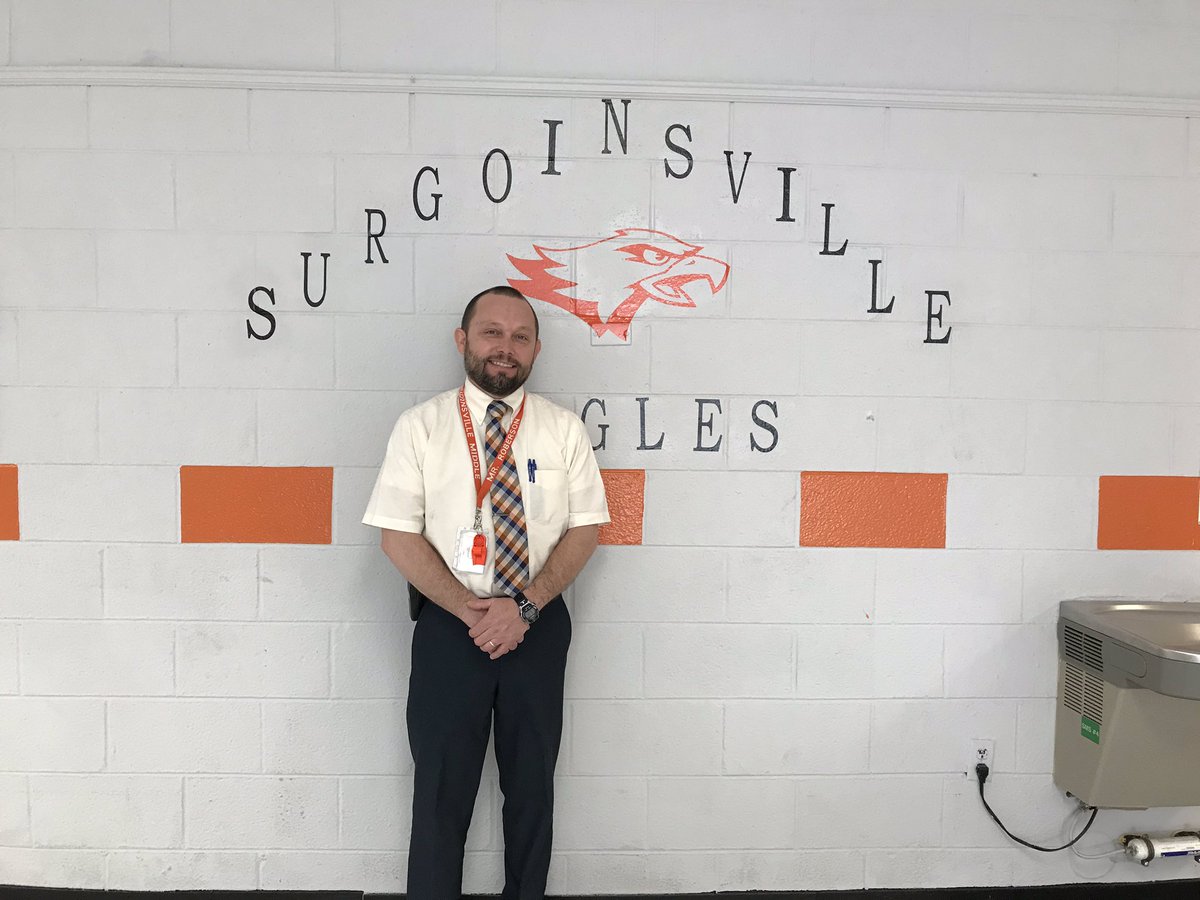 SchoolsHawkins's tweet photo. Congratulations to Mr. Rodney Roberson for being named 2019-2020 HCS Principal of the Year! Mr. Roberson is dedicated to his students, staff, and families at Surgoinsville Middle School. He is also a valuable leader in our school system. Congratulations, Mr. Roberson! #HCSProud https://t.co/H0kb30Ca5N