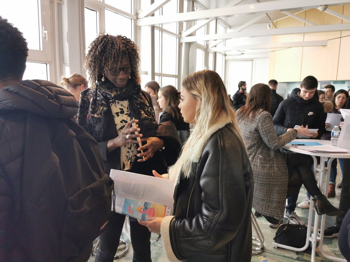 OFouquet's tweet photo. ❗Passage cet après-midi #LHPortCenter où se déroulait le forum des "jobs saisonniers" organisé par la ville du @LH_LeHavre

Toujours un plaisir d'échanger et de partager avec les jeunes venus nombreux postuler pour un job d'été❗

#Philippe2020 #Municipales2020 https://t.co/qCj8Rjx4um