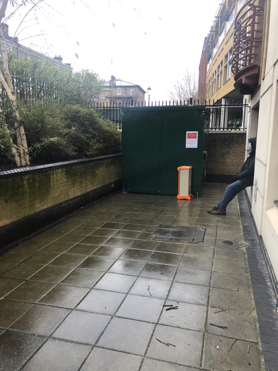 drjhizzler's tweet photo. @ChelwestFT do you think maybe a shelter for your corona virus POD might be an idea? Now 5 hours in the cold and wet with almost no information. One of these would do. https://t.co/eOFmsibf2k https://t.co/EdodupXopr
