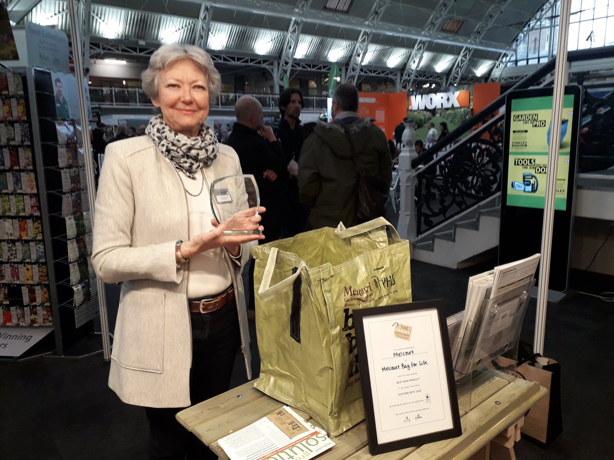 Here's @Cdawson301 Technical Director @melcourtltd with the @gardenpresevent new product award. Great news for all #peatfree gardeners and a great boost for the @melcourtltd team