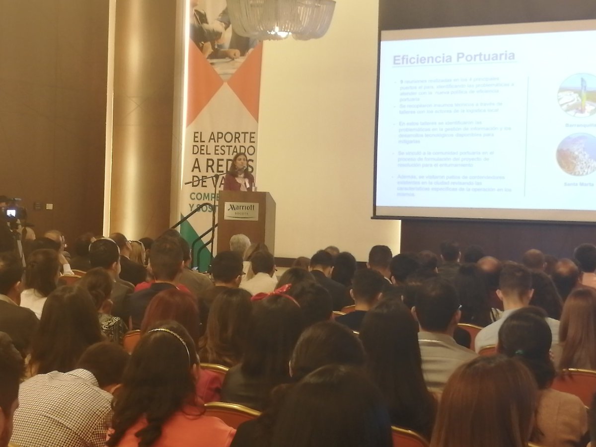 LOGYCA_Org's tweet photo. #AEstaHora habla la ministra de transporte Ángela Maria Orozco sobre la logística en el transporte.  #LOGYCA #transporte https://t.co/4bj3ygkQ1A