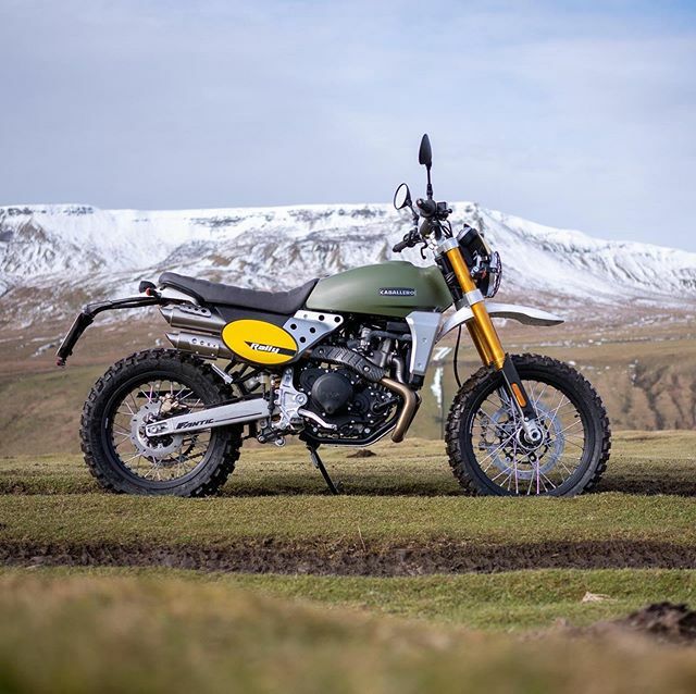 gregvillalobos's tweet photo. Ooooh don’t mind if I do. I’ve had an #advbike itch that I needed to scratch. The #fantic #caballerorally out and about courtesy @mhb.motorcycles 😁

#shootandride #fanticcaballero #hipsterbike https://t.co/xlqGz3dHDi https://t.co/KV279Hgf5A