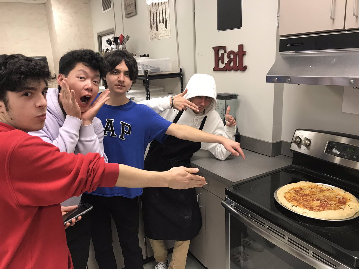 FCHS_FACS's tweet photo. Pizza today and tomorrow in Food for Life! 🍕🍕🍕🍕 https://t.co/yK7JqYdOVn