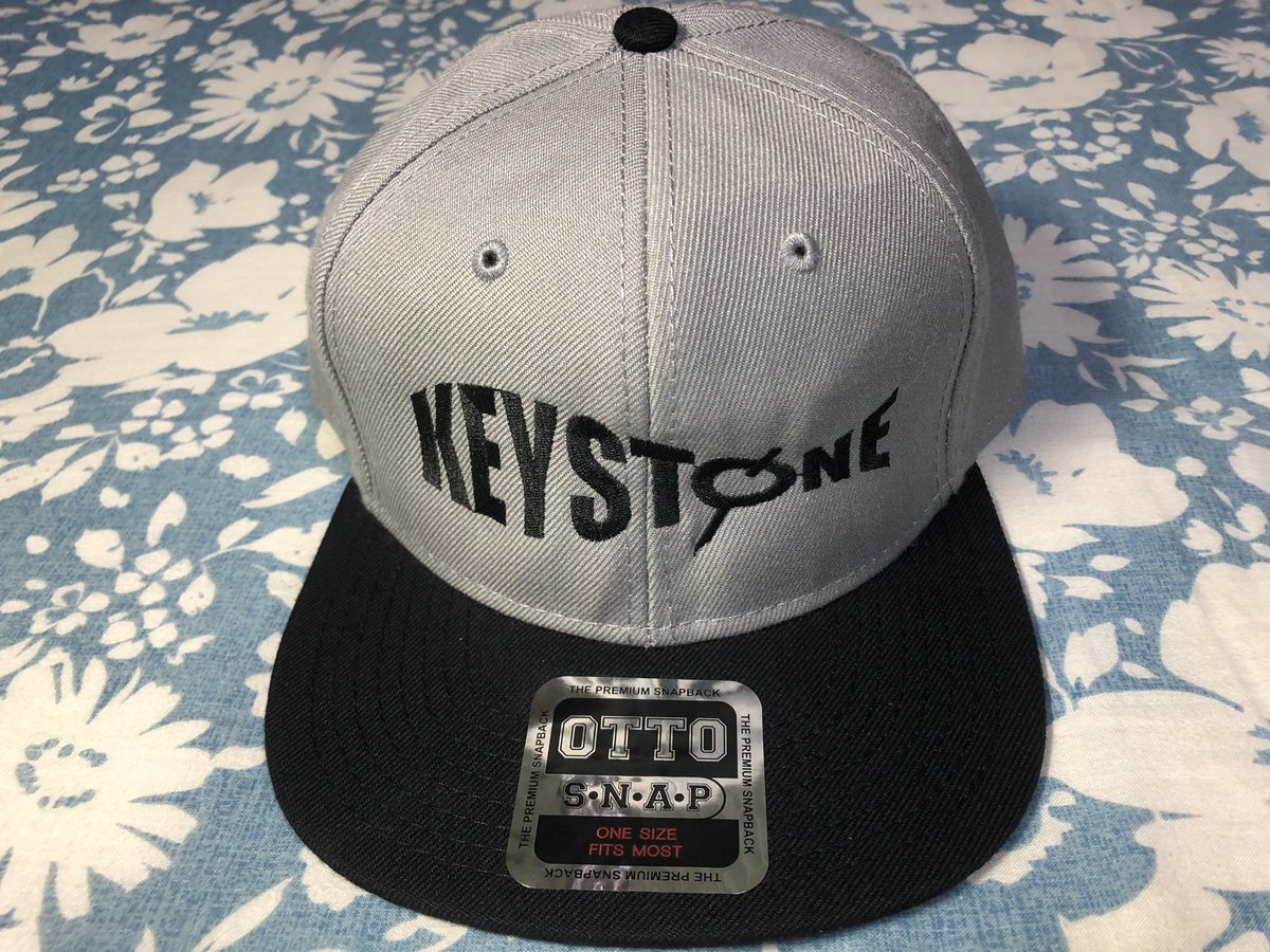 SHIMOKENPI1's tweet photo. キーストンのNEWキャップ🧢
ずっと欲しかったフラットキャップ♪
コレはカッコイイ✨
・ホワイト×ブラック
・グレー×ブラック
#keystone
#キーストン
#キャップ
#フラットキャップ
#エギング
#アオリイカ

#teamkeystone
#AK
#赤侍
#westmarine
#フッチー
#にっしゃん
#BigGarden
#大園さん https://t.co/KKuSkgSizq