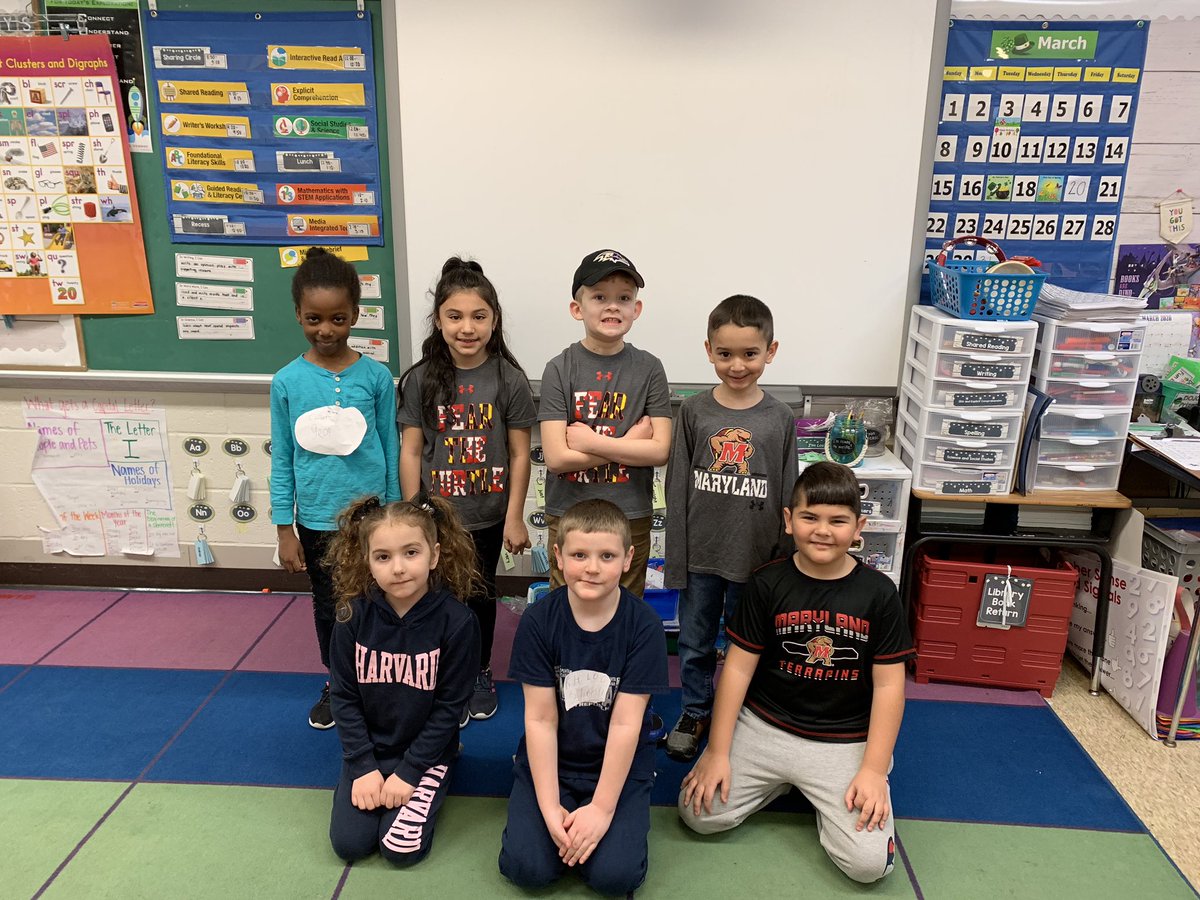 RHLeeESGrade1's tweet photo. Happy College Day! ❤️ @RHLeeESAACPS https://t.co/K2s0wVuWZ3