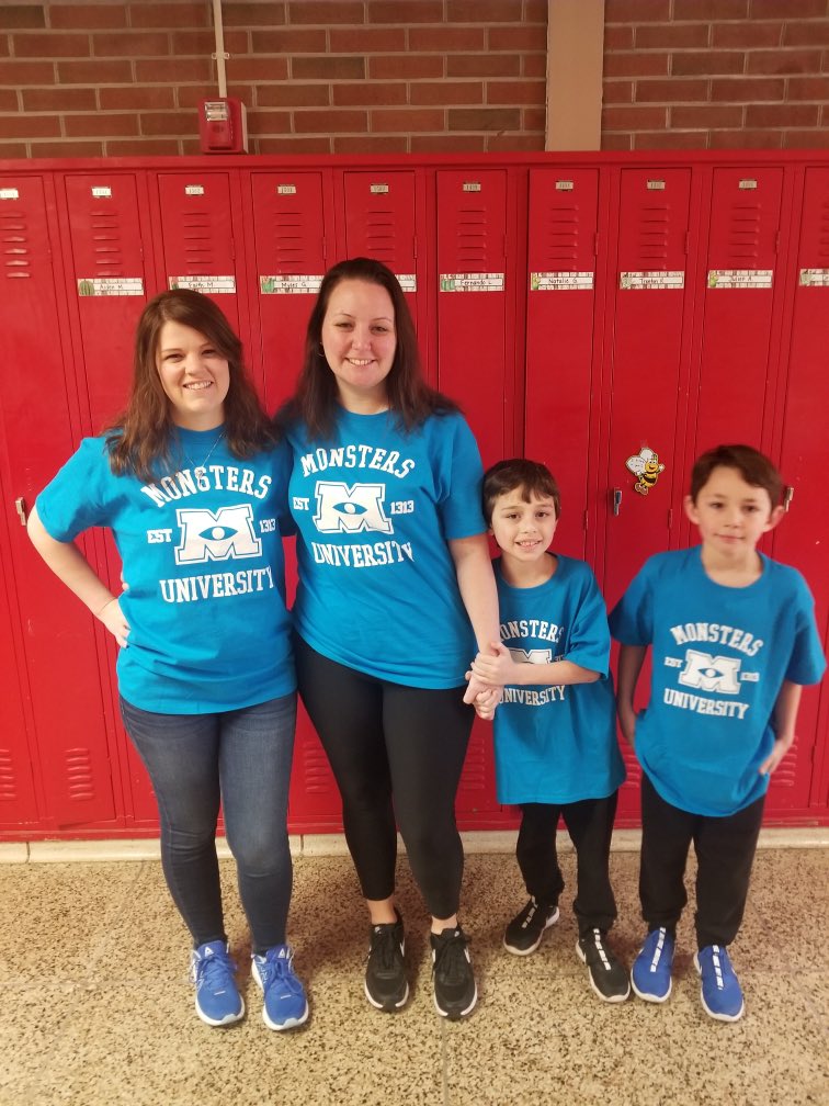 RHLeeESGrade1's tweet photo. Happy College Day! ❤️ @RHLeeESAACPS https://t.co/K2s0wVuWZ3