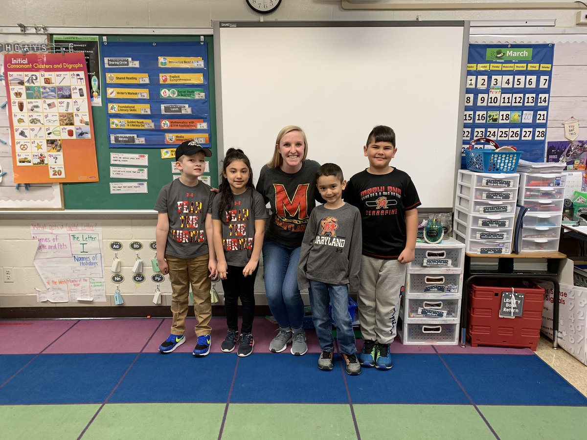 RHLeeESGrade1's tweet photo. Happy College Day! ❤️ @RHLeeESAACPS https://t.co/K2s0wVuWZ3