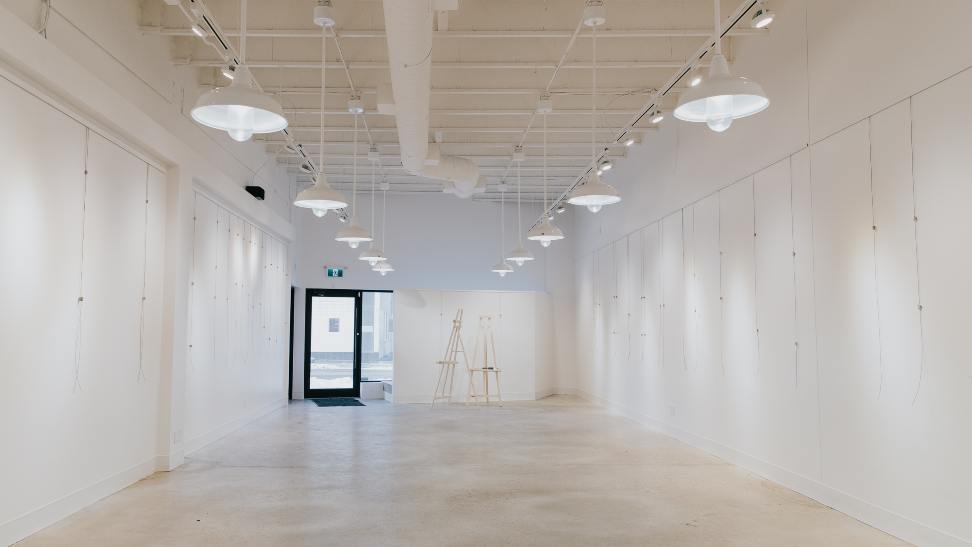 17thavesw's tweet photo. Have you wanted to showcase your artwork, teach a class or run a workshop? Pull the trigger with @MonaLisaArtMat Art Salon! DM them and start sharing your creative vibes! #YYC #MeetMeon17th https://t.co/Hp6a1oRL25