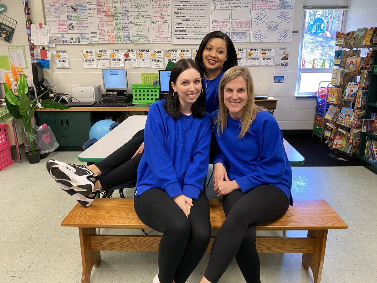MrsWigginsClass's tweet photo. Twin day + Wellness Wednesday + My favorite teachers 💙 @MrsAlsheimer @MrsLeTeaches 💙 #MNEStheBest https://t.co/2pI18hG4jD