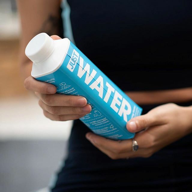 9degreesClimbng's tweet photo. New in our drinks fridge: 100% responsibly sourced spring water 💧 in paper based carton with a cap from sugarcane 🍃. Making an impact, one carton at a time 🌎. #doingourbit @just https://t.co/11bpkokdFv https://t.co/IBzX7fsFdP
