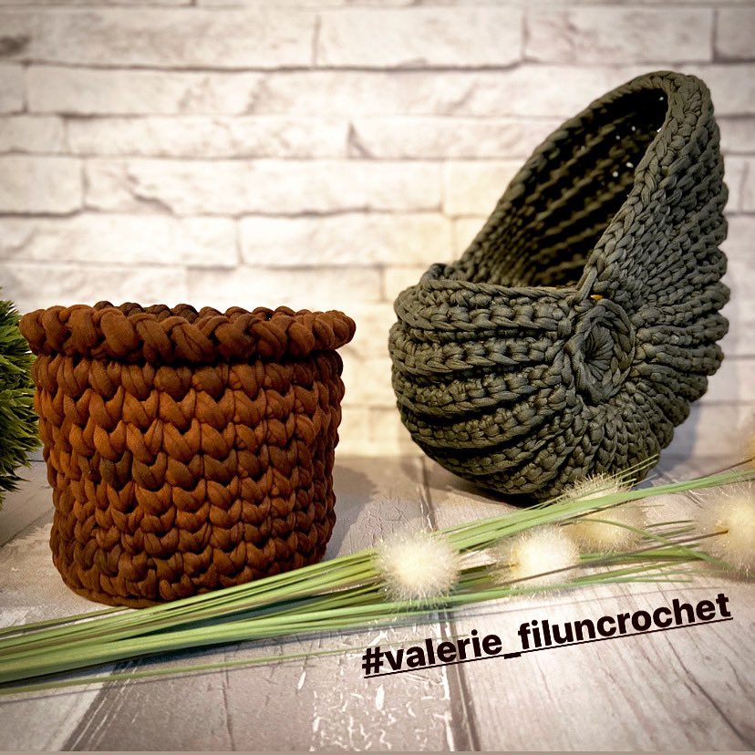 1980Val's tweet photo. Découvre mon univers de crochet : les tutoriels sont disponibles sur ma page web ... retweet si tu aimes #crochet #valerie_filuncrochet #hooked #panier #coquillage #creatrice https://t.co/U3qtAlB9uM