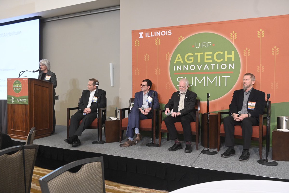 UIResearchPark's tweet photo. Corporations and collaboration panel moderated by ⁦⁦@ACESDeanKidwell⁩, with ⁦
⁩ ⁦@Elanco⁩ Executive VP Aaron Schact
⁦@Bayer4CropsUS⁩ SVP Allen Christian 
⁦@corteva⁩ SVP Neal Gutterson and 
ADM VP Paul Bloom
#AGTECH20 #UIRP https://t.co/5L35DnTjCU