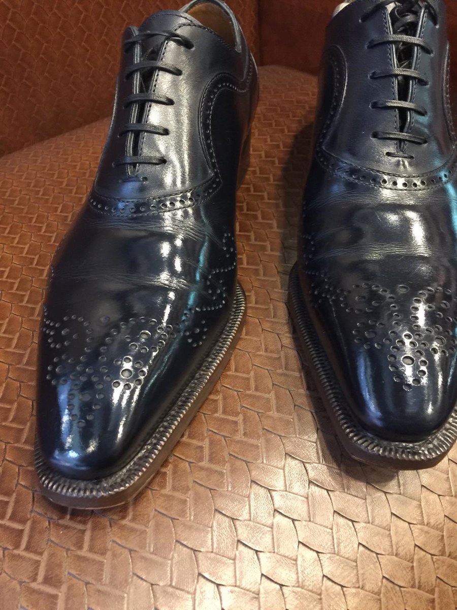 jacob_nyc's tweet photo. You can tell a lot about a person by their shoes! 
https://t.co/tpGdI4QR5b
#shoes #shoerepair #repair #leather #craft #handmade #NYC https://t.co/oB0qBziWUL