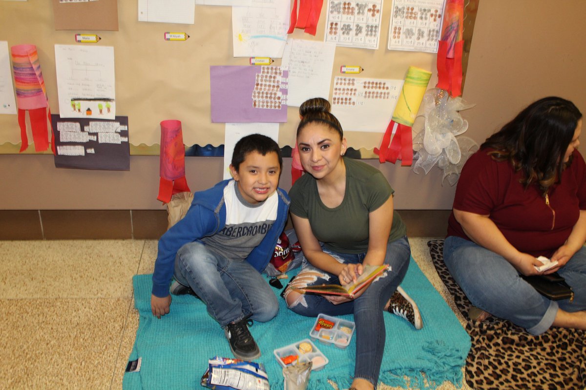 SivellsElem's tweet photo. First grade reading picnic was held today, March 4, 2020. #welovetoread #readingpicnic #sivellssuccess #sivellsstrong #sivellsrules #sivellsrocks #wearewharton https://t.co/ityq4y7ovi