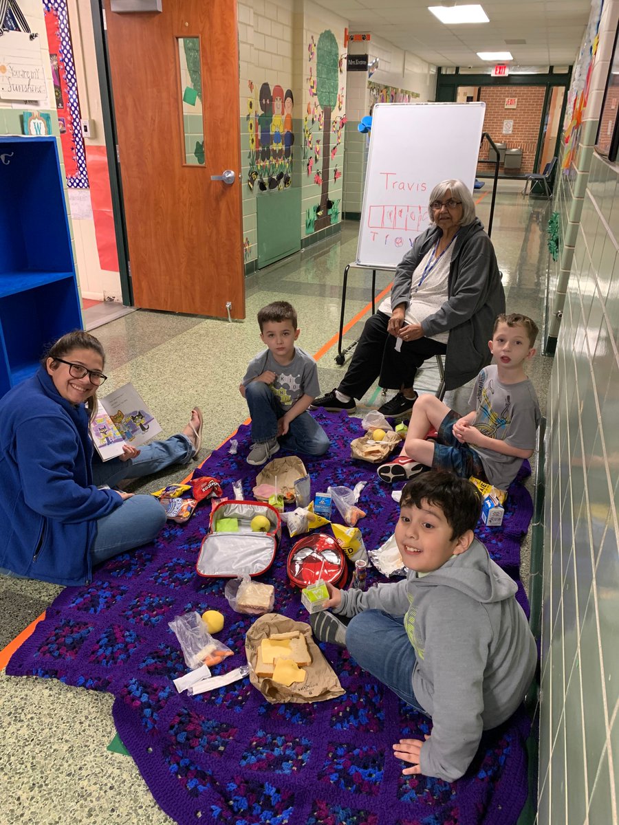 SivellsElem's tweet photo. First grade reading picnic was held today, March 4, 2020. #welovetoread #readingpicnic #sivellssuccess #sivellsstrong #sivellsrules #sivellsrocks #wearewharton https://t.co/ityq4y7ovi