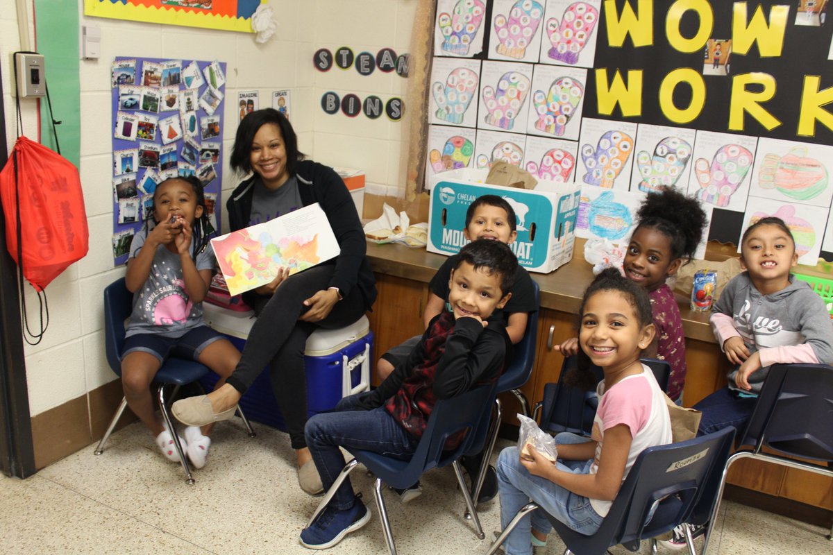 SivellsElem's tweet photo. First grade reading picnic was held today, March 4, 2020. #welovetoread #readingpicnic #sivellssuccess #sivellsstrong #sivellsrules #sivellsrocks #wearewharton https://t.co/ityq4y7ovi