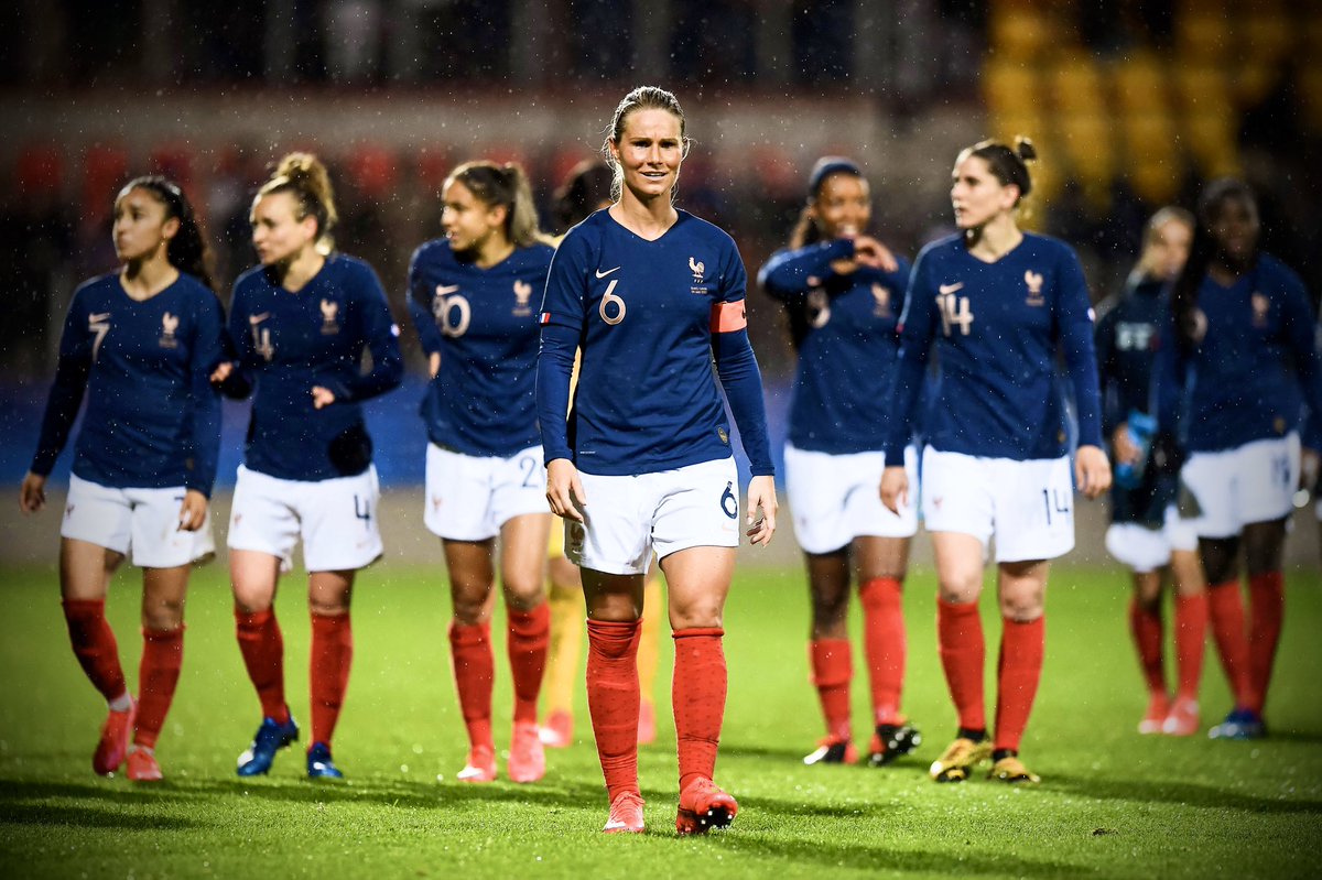 amandinehenry6's tweet photo. On avance ensemble 🇫🇷⚔️🇨🇦#FiersdetreBleues #TournoiDeFrance https://t.co/DC5eF35CQc
