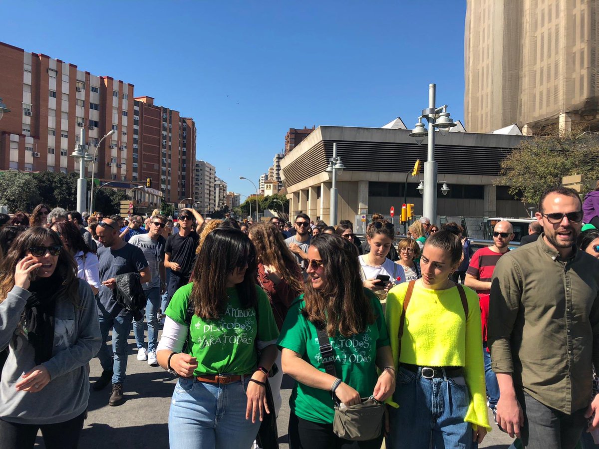 mayussss's tweet photo. Por una escuela pública y de calidad #4marzo #Málaga https://t.co/Hy13dOj2MY