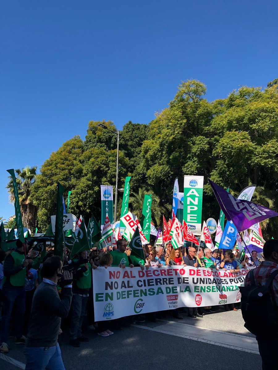 mayussss's tweet photo. Por una escuela pública y de calidad #4marzo #Málaga https://t.co/Hy13dOj2MY