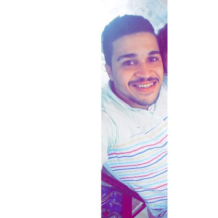 مفيش حد أناني قد الشخص اللي مش عايز يخسرك لكن مش عايز يتعب عشان يحافظ عليك ، مش عايزك تمشي لكن سايب إيدك ، عايزك تعذر وتسامح ومش عايز يبطل يعمل اللى بيوجعك ويزعلك ، عايزك تحب وتحن وتصبر ومش مُهم هو يقدر دا حتى.