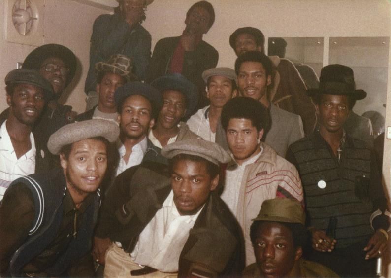 Kthiam's tweet photo. L'histoire du Saxon Sound System ➜ https://t.co/H6CcK6BJGg via @Dubmealways &amp; @TheVinylFactory #DavidKatz #AsherSenator #DaddyColonel #DaddyRusty #MaxiPriest #MikeyGeneral #MuscleHead #PapaLevi #Sandy #SmileyCulture #TippaIrie https://t.co/knIYi7a4vh