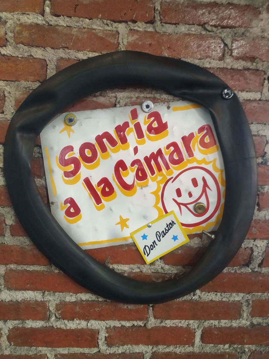 BonillaSamuelMx's tweet photo. "Sonrían a la cámara" ...#ElQueLoEntendio (Taquería Don Pastor) https://t.co/WfqBCrTqtI