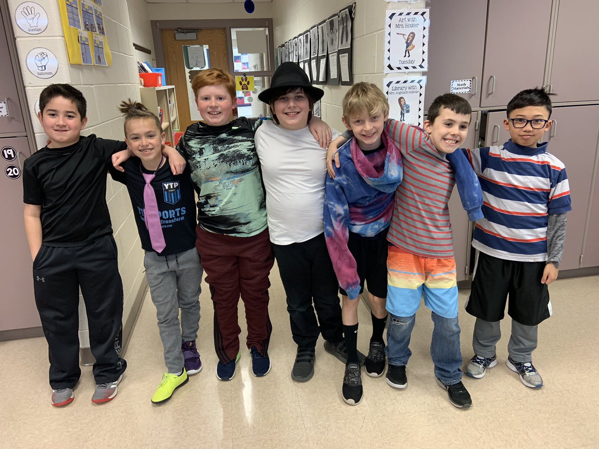 miss_toub's tweet photo. Happy Wacky Wednesday!!! Today we are dressed a bit wacky! Thanks to Ryan’s Dad and Dustin’s Mom for being our mystery readers!! #cbgroveland #ReadAcrossAmerica 📚 😜 https://t.co/90twT971dm