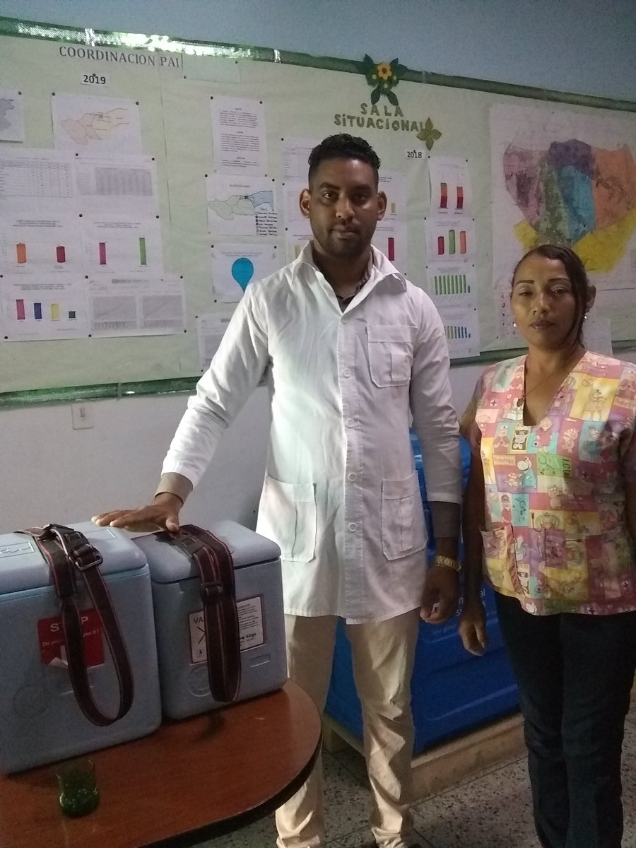 CDISimonRBOL1's tweet photo. CDI Simón Rodríguez retira biológicos en el Distrito de Salud para dar continuidad a la actual campaña de vacunación en saludo al 17 aniversario de Barrio Adentro
@AsistMedMMCV 
@CamposYainer 
@SaumellB_Nela 
@CubacooperaVe 
@JuanCar53794871 https://t.co/7pvqH9FJp2