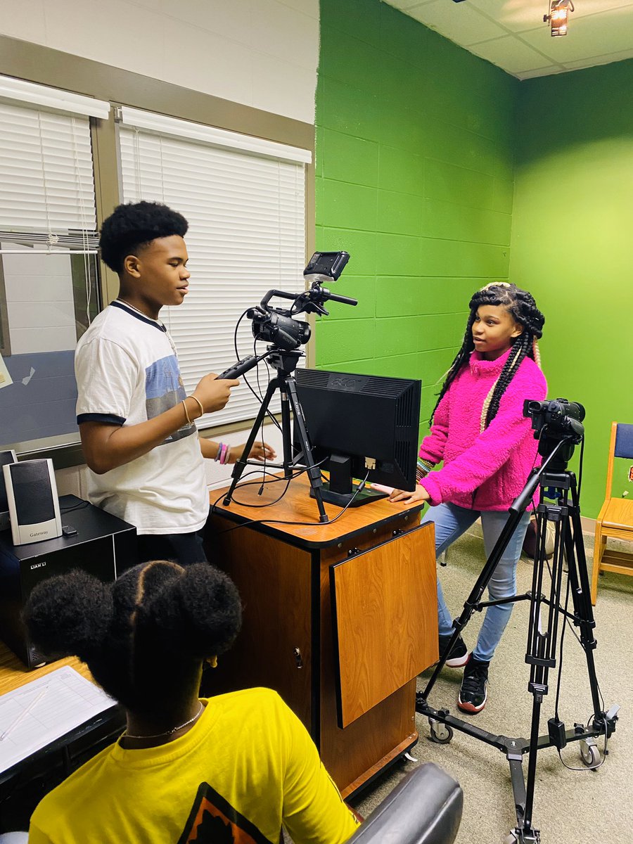 HowardmiddleF's tweet photo. Exploring stem careers in our careers class! @HowardmiddleF @CTAEBibb @georgiafbla  #bcsdctaedelivers https://t.co/W5T1Igo47G