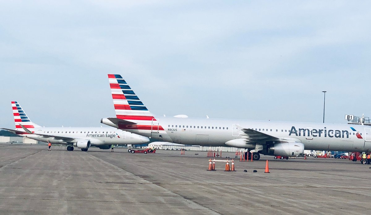 FlyEVV's tweet photo. Two birds of a feather @AmericanAir.
#airportpics #airportlife #airport #aviation #avgeek #aviationlover #airbus #airplane #evv #flyevv #honorflight #hfsi https://t.co/bwLLeW91Kz
