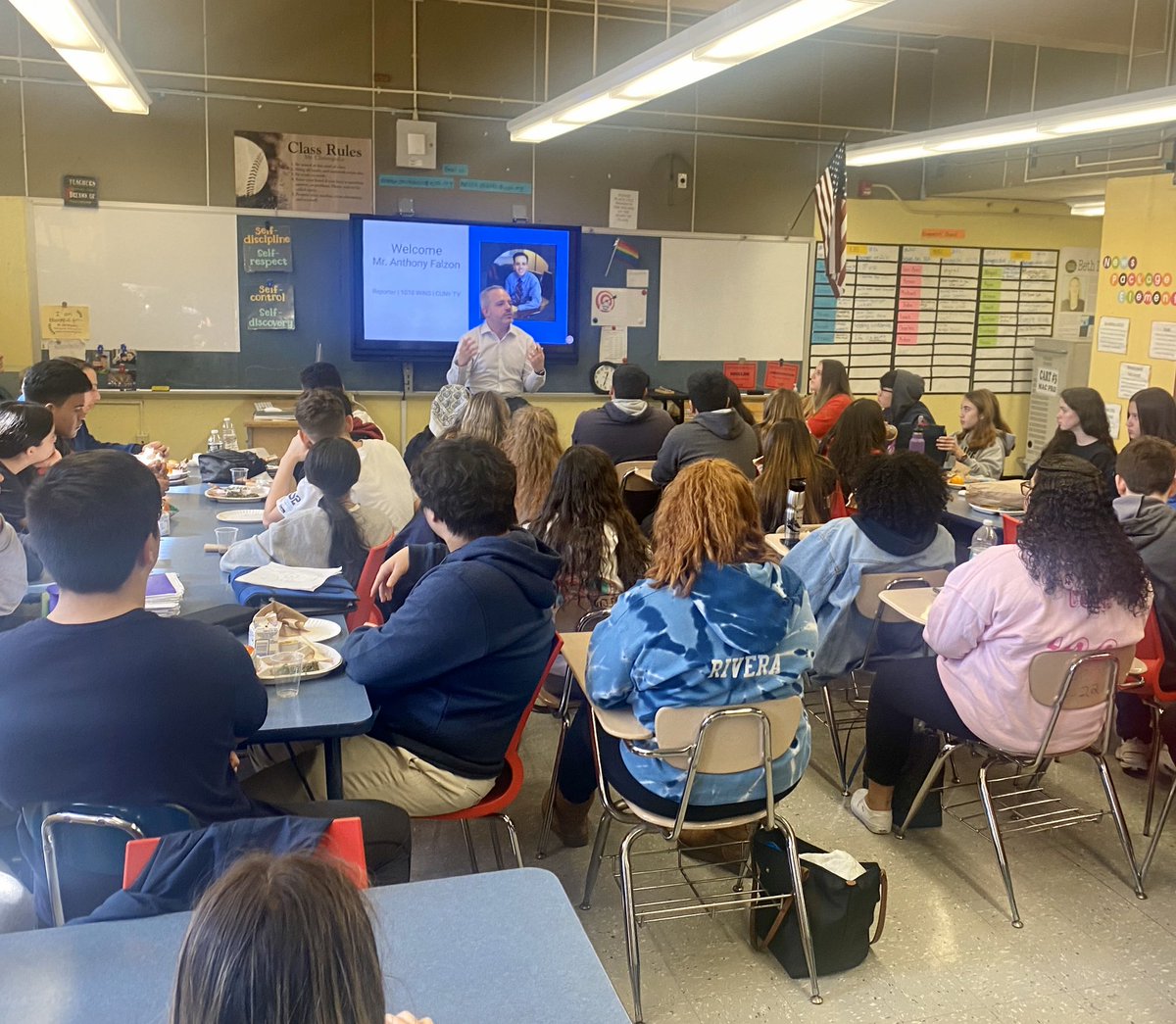 WJPSHighlight's tweet photo. Thank you @AndrewFalzon for visiting our Broadcast class and giving us feedback on our news packages and The Highlight! #wjpsnews @WJPSPC @MrPetrotta @JanineWerner6 https://t.co/A1aQMUXtfS