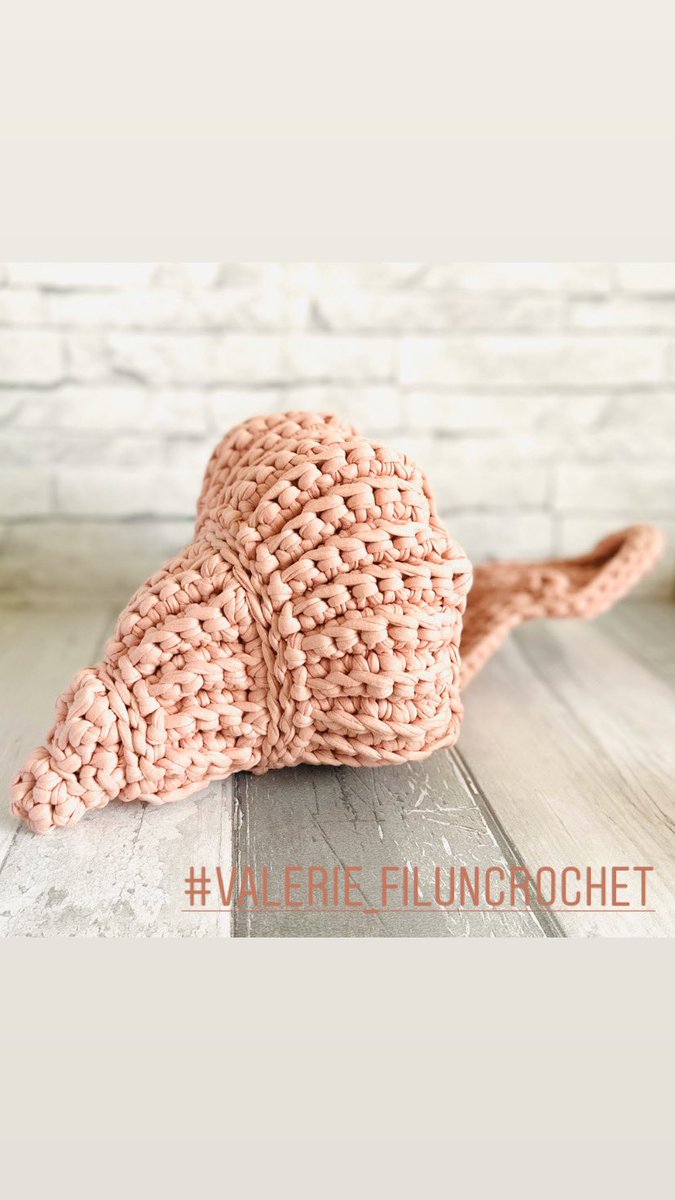 1980Val's tweet photo. Découvre mon univers de crochet : les tutoriels sont disponibles sur ma page web ... retweet si tu aimes #crochet #chat #chats #hooked #panier #amigurumi https://t.co/XKt2kOLXb6