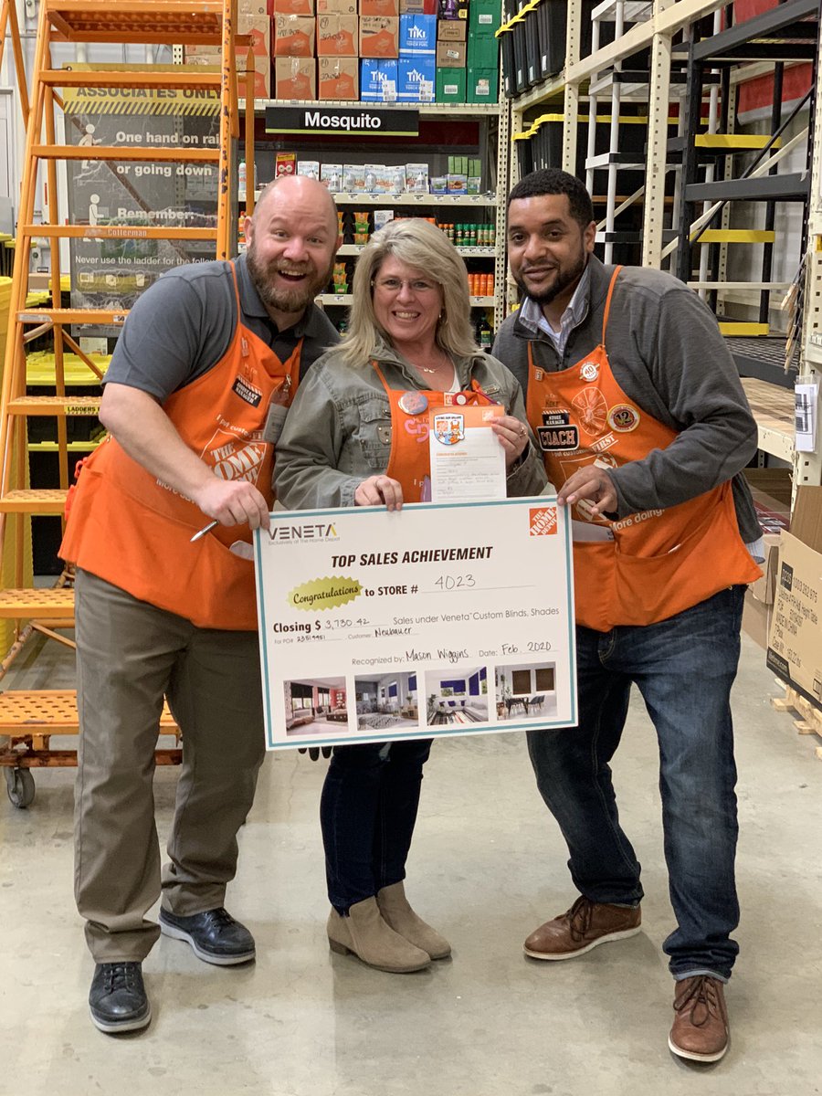 ValerieSage7's tweet photo. Great job to @CrystalFlatau for taking care of customers and getting recognized by @NienMadeUSA. #GiantCheck @blkubes @KeyeMcginty @PJMiller16 @DennisLarsen9 @beltran4anthony @BrianneErvin86 https://t.co/oRSHZFgfFW
