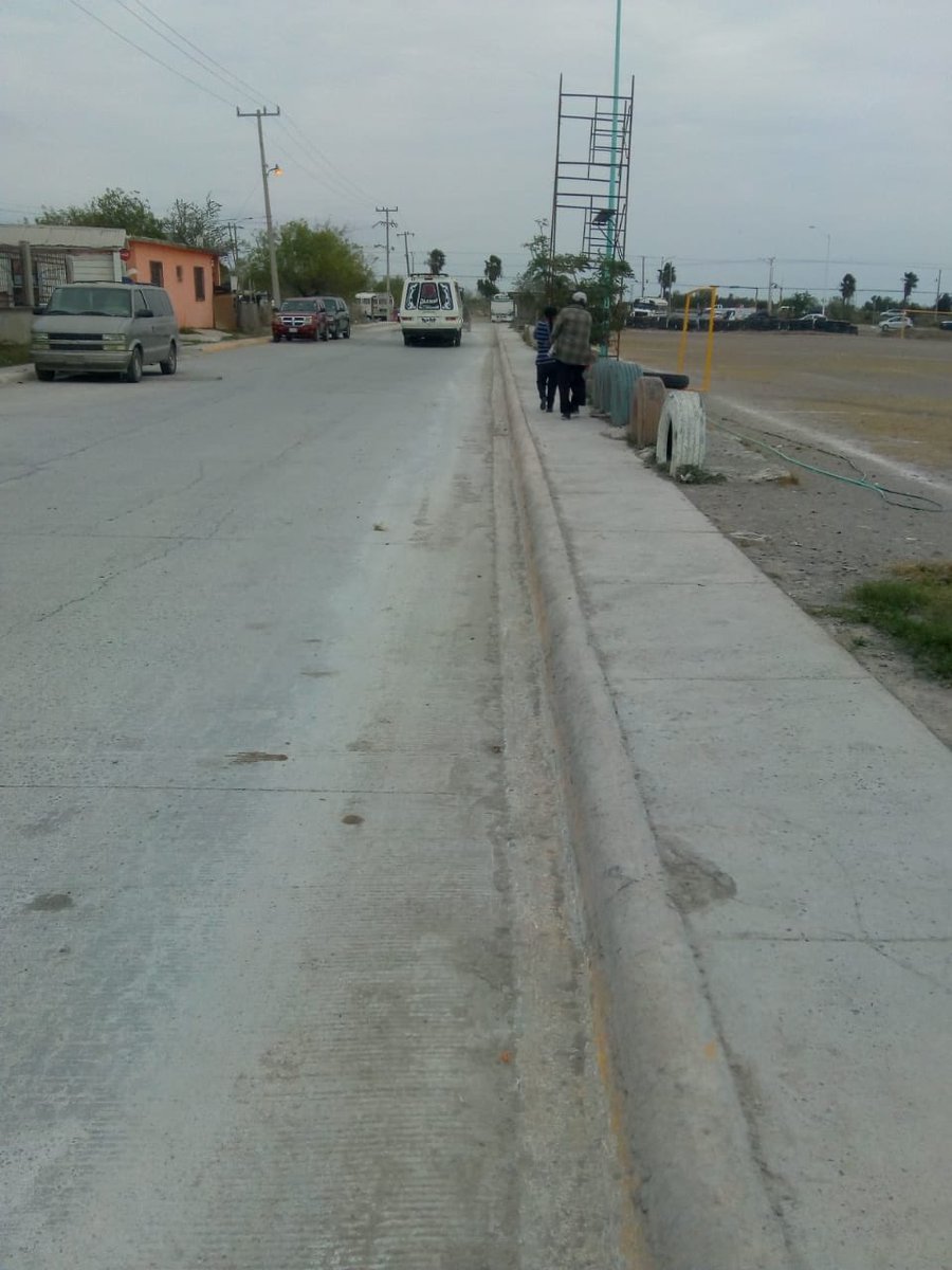 SPP_Reynosa's tweet photo. Limpieza de cordones y banqueta en calle Valentin Gomez Farías Colonia Nuevo Amanecer https://t.co/SDD8HogTQG
