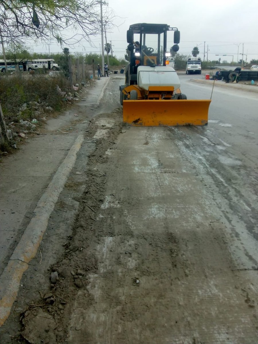 SPP_Reynosa's tweet photo. Limpieza de cordones y banqueta en calle Valentin Gomez Farías Colonia Nuevo Amanecer https://t.co/SDD8HogTQG