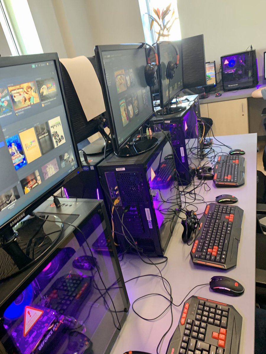 GabrielleSylk's tweet photo. Enjoyed catching up with Jeff and Jory @Pathwayschool on the great work they are doing around #STEM #education 💻 These students are building some neat stuff! #screenprint #designthinking #esports #vexiq #makerspace #computers #collaborate #buildsomethingdifferent https://t.co/2vyEVH83pq