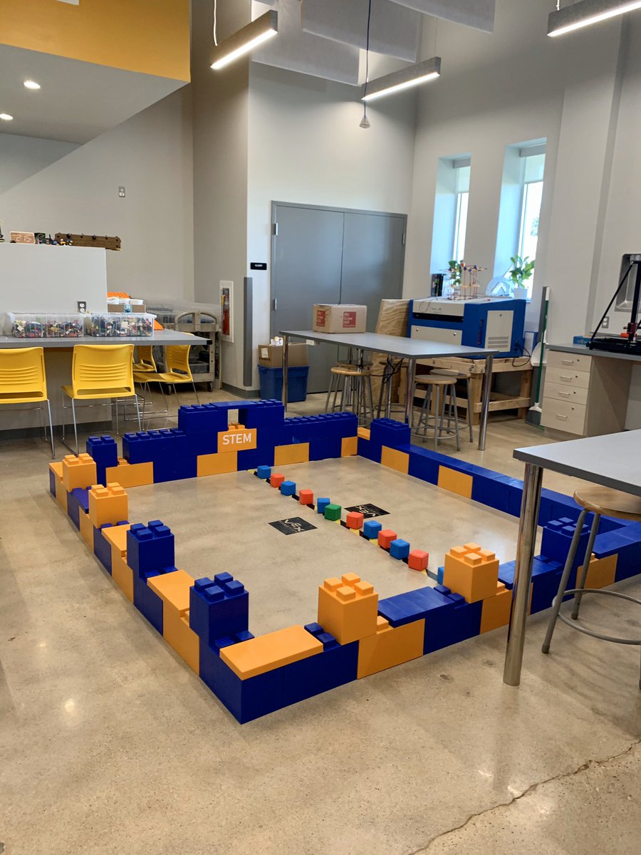 GabrielleSylk's tweet photo. Enjoyed catching up with Jeff and Jory @Pathwayschool on the great work they are doing around #STEM #education 💻 These students are building some neat stuff! #screenprint #designthinking #esports #vexiq #makerspace #computers #collaborate #buildsomethingdifferent https://t.co/2vyEVH83pq
