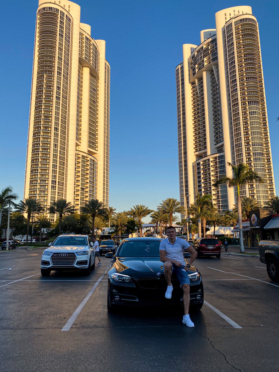 IBaranchyk's tweet photo. [Russian accent]
“You think this bad neighborhood?”
⠀
#sunnyislesbeach #sunnyisles #immigrants #immigration #санниайлс #ocean #beach #bmw #boxer #fighter #ufc #boxing #gym #lifestyle #русскиевамерике #русскиевсша #русскиевмайами #майами #флорида #accent #usa🇺🇸 https://t.co/fniOyP88ar