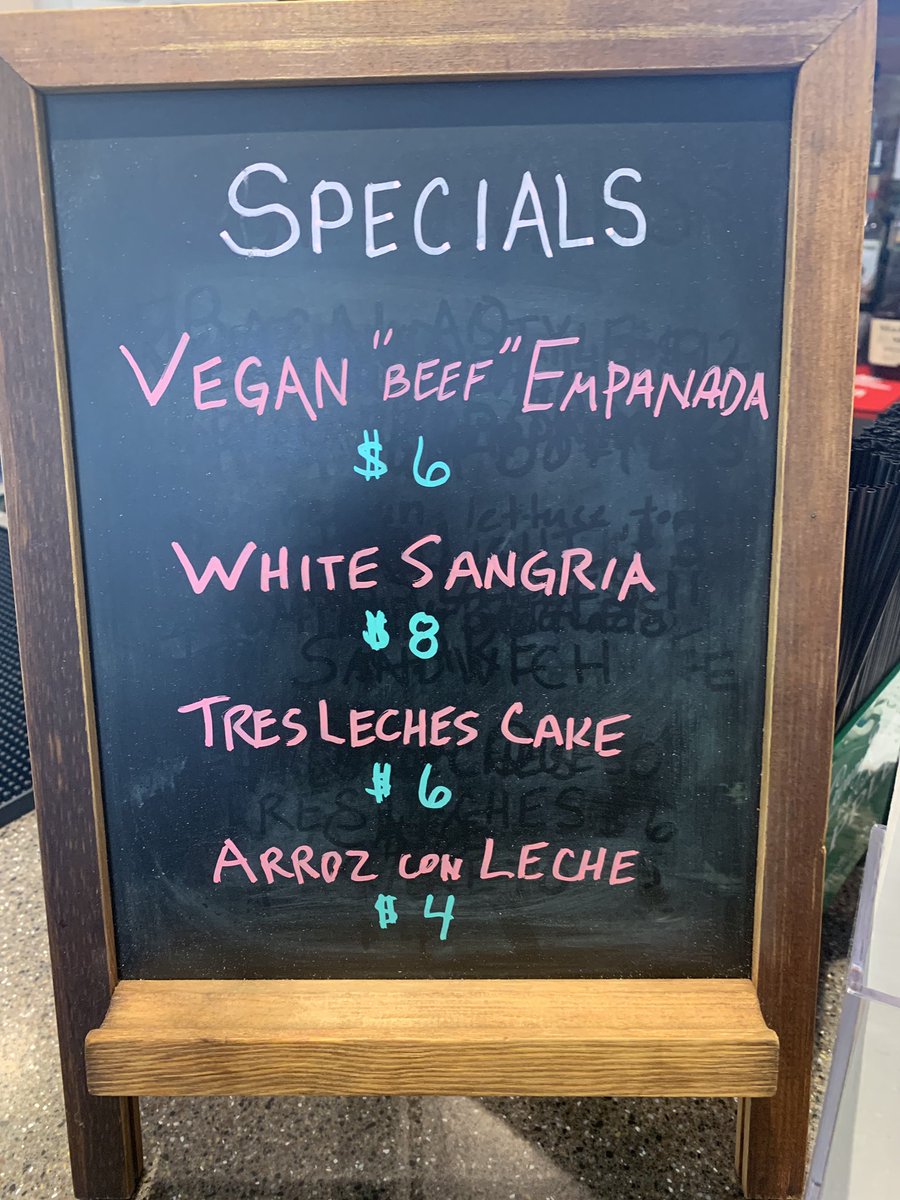 Plantaingirlstl's tweet photo. To round out our #mofongo & #trifongo specials tonight. https://t.co/VMxl0NIjBF