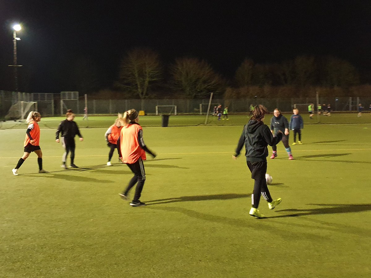 dreams_ladies's tweet photo. First training session for our brand new ladies team. Excellent group and an enjoyable session.
@dreams_ladies @PDFLUK @LadiesFootball @football @newfriendships @goodtimesahead @PillinZiggy @ChromaSport https://t.co/HnpkBIsj2r