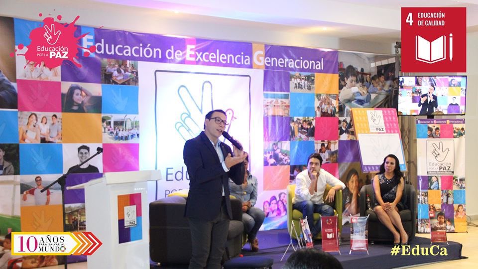 EduardoCarreonM's tweet photo. Así iniciamos la cruzada de pacificación nacional 
#EducacionporlaPaz de la mano de muchos amigos y amigas. 
¡La Paz se Construye! ✋🏻👌🏻✨

#EducaciónMX #CruzadaNacionalporlaPaz #EduCa 
#Xalapa #Veracruz #A2030 #DécadadeAcción https://t.co/q4hi5J3pIS