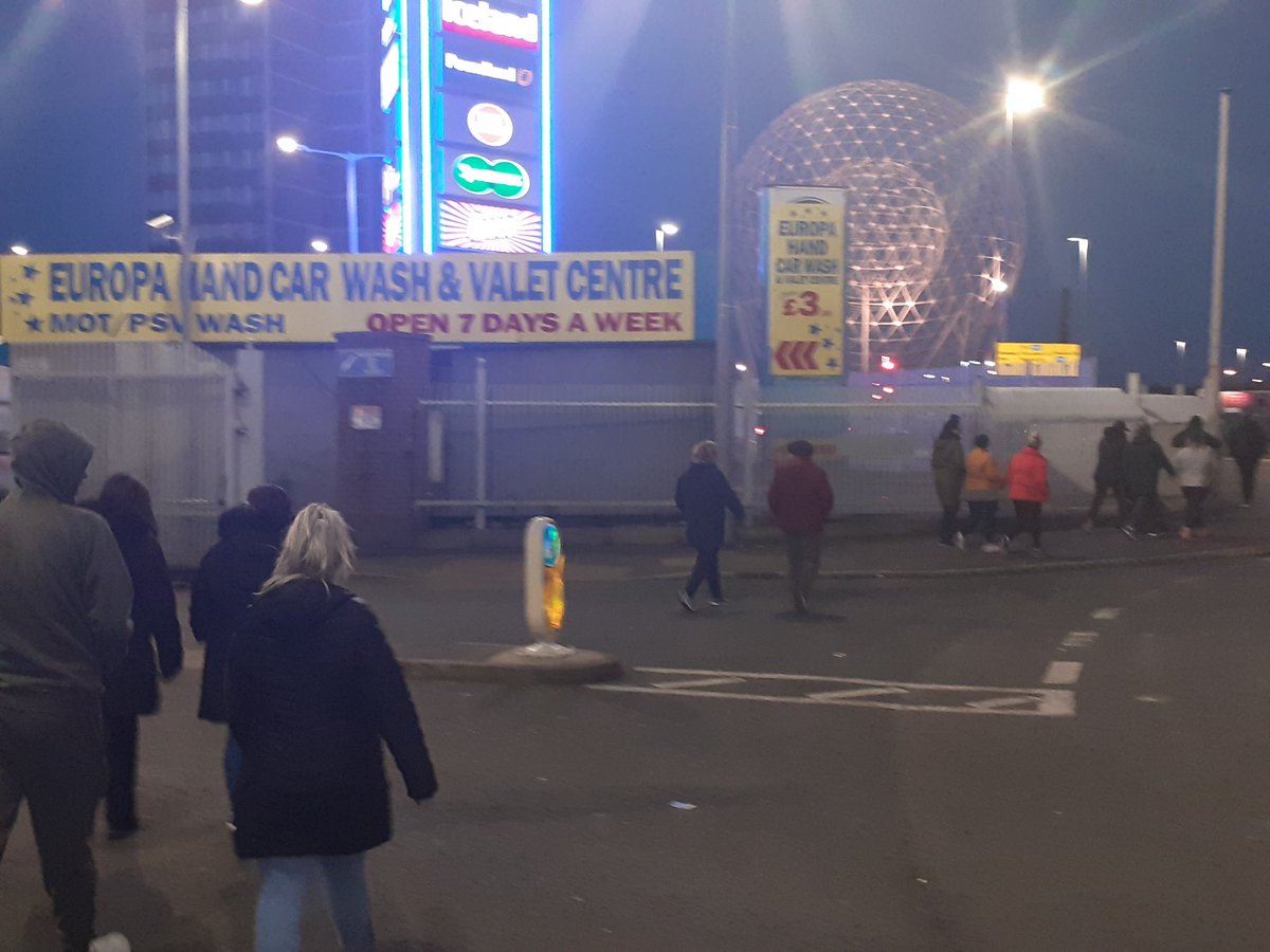 limboss12's tweet photo. Great numbers and a lot of new faces at our @stjamesswifts walk and talk tonight. (6males)
We walk Monday Wednesday 6.30pm. New walkers welcome. https://t.co/s8XdCvHEhv