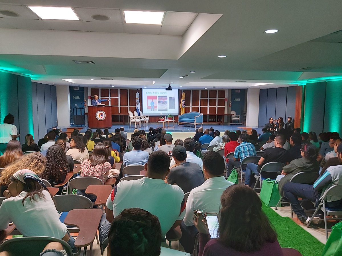 rdfluye's tweet photo. En el Foro de Movilidad Sostenible de @DominosRD y @pucmm Charles Sanches de @asomoedo habla sobre los avances de RD en materia de #MovilidadElectrica. #DominosSotenible https://t.co/UuLETN7KkH