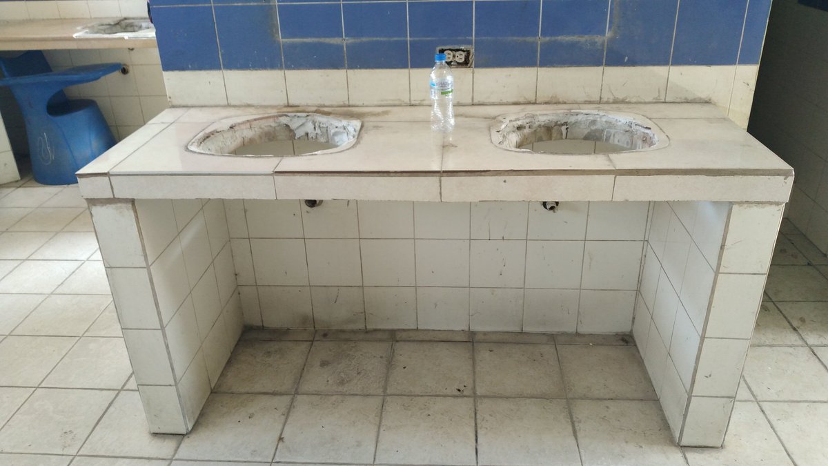 GABUSW's tweet photo. @Salud_Ec y @EduSuperiorEc esta es la realidad de los Institutos de #Educación Superior en #Babahoyo el territorio 0 del #COVID19, territorio donde ustedes dicen que no pasa nada, clases normales y que solo se laven las manos #CoronaVirus #Ecuador https://t.co/14Xp13NDL0