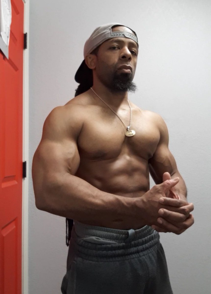 _JAX_662's tweet photo. All gas⛽ headed towards Drug Tested Nationals!! A little southern flavor from the Magnolia State💪🏋️‍♂️ #gym #drugtested #USPA #submaster148 #powerlifting #sbd #mississippi #melanin #muscle #fitspo https://t.co/L11Yfp893P