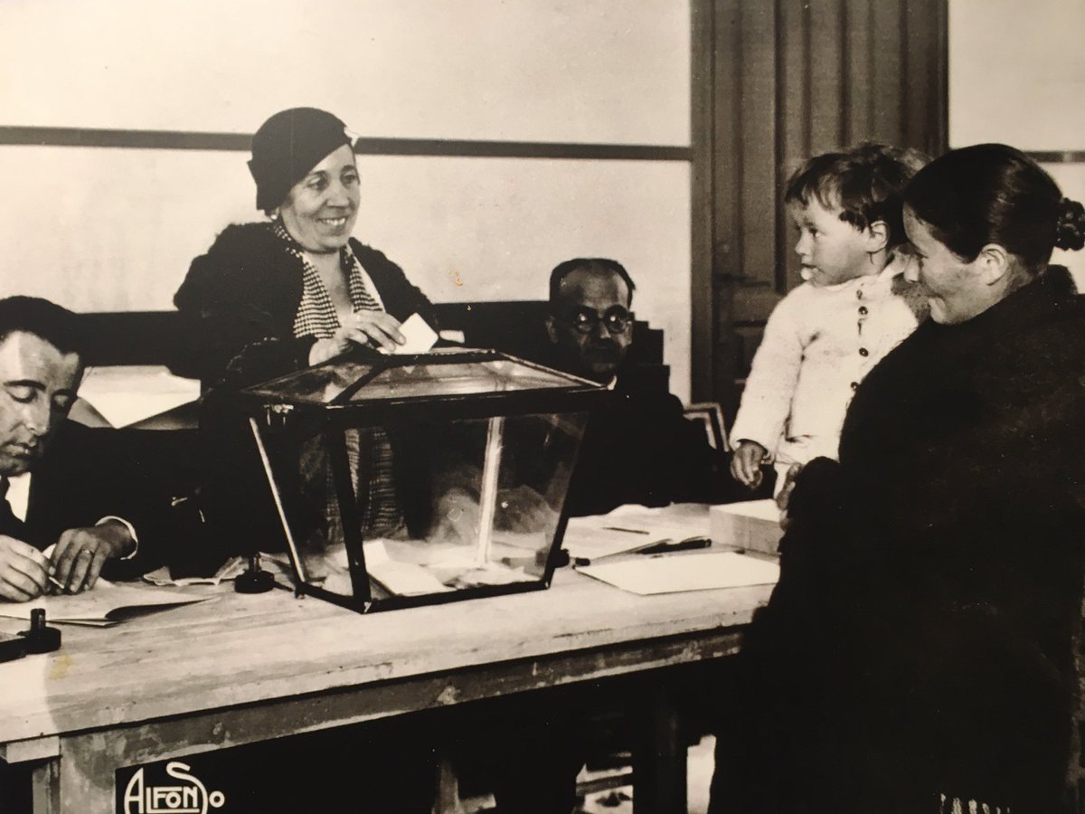 PatriciaRadua's tweet photo. Interesante exposición y recorrido por la Historia de “Las sufragistas”, del Instituto de la Mujer. 
Gracias a las mujeres valientes que lucharon antes que nosotras y en condiciones muy difíciles para conquistar sus derechos y consolidar los nuestros.
#8M2020 
#SemanadelaMujer https://t.co/MMwLpntwai