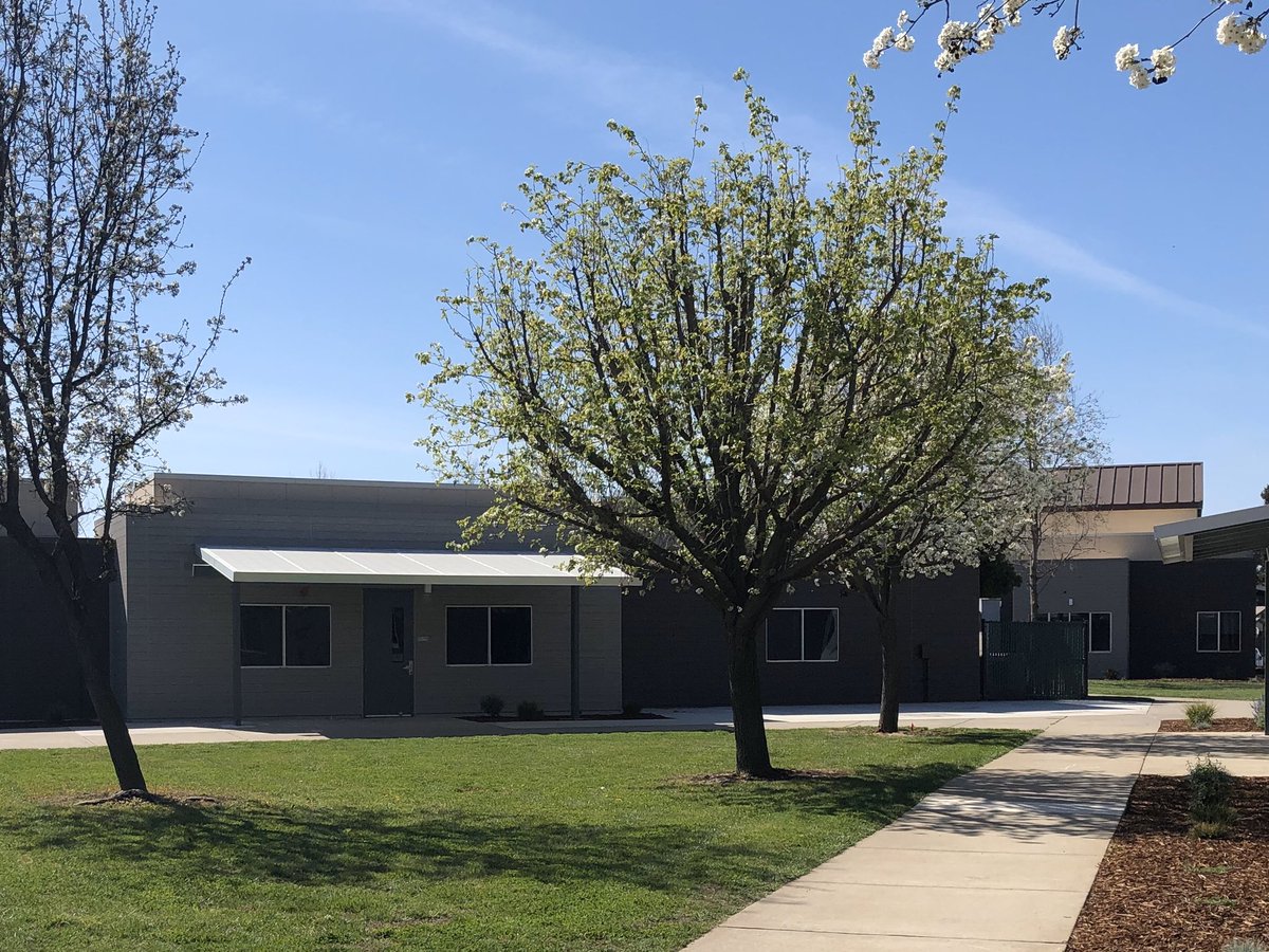 marengomonarchs's tweet photo. Nearly done with our construction project! It’s been an amazing team effort! Thanks everyone! #monarchsrule! @GJUESD https://t.co/W0biZBX5yQ